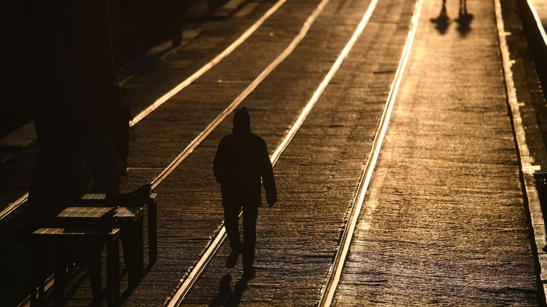 Тук сме само аз и моята сянка Това казва учителят