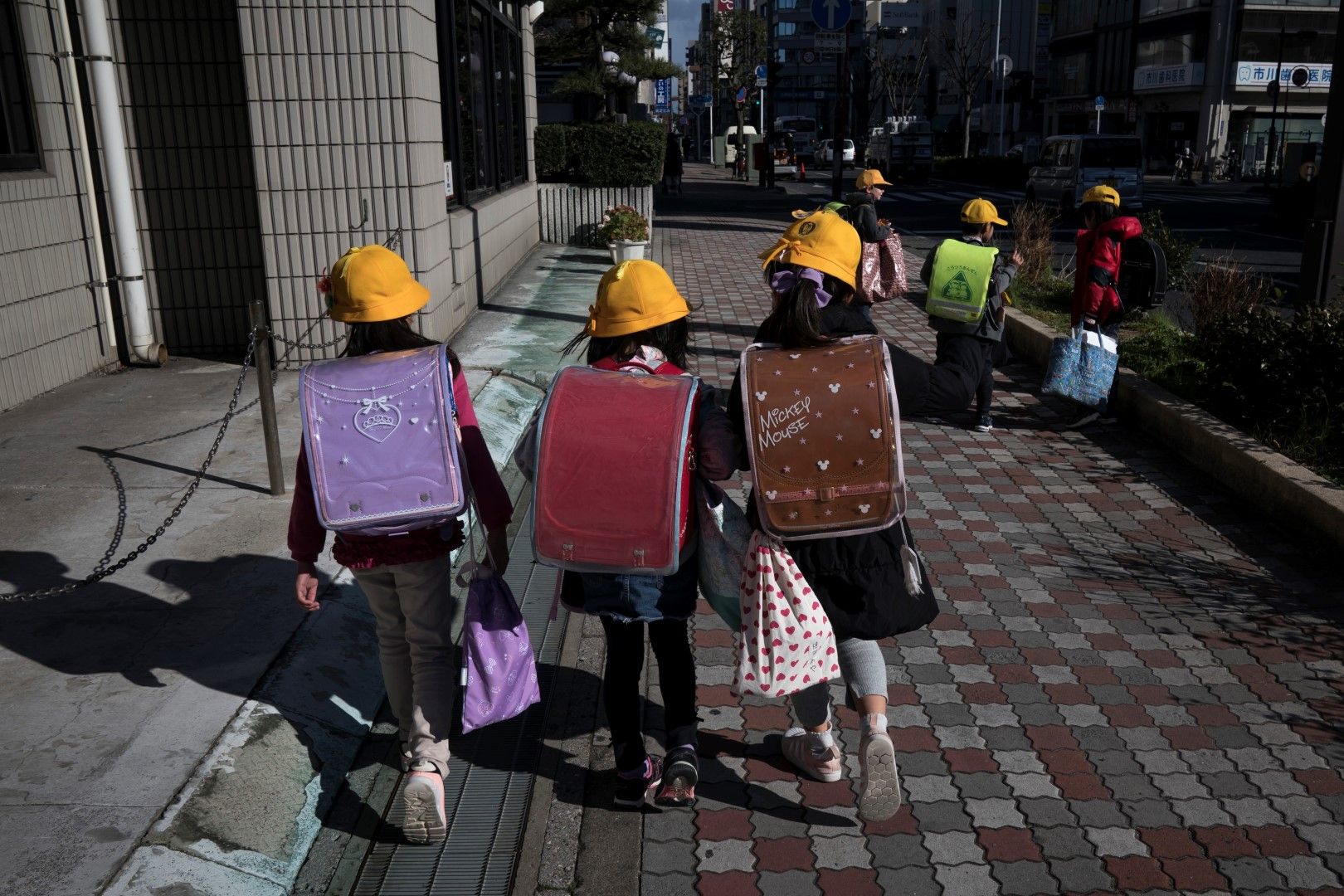 От понеделник за 1 месец се затварят училищата в Япония - от съображение за сигурност за децата