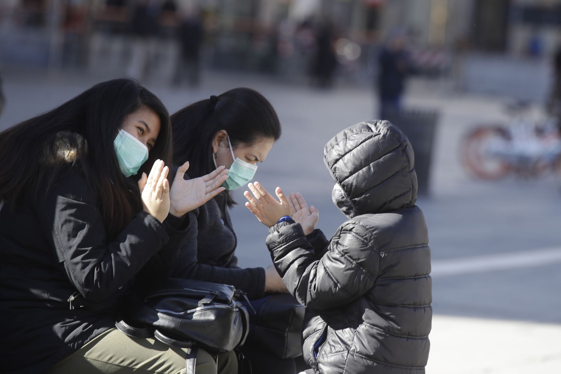 Данни на китайския Държавен комитет за развитие и реформи сочат, че страната произвежда на ден по около 116 милиона медицински и други защитни маски