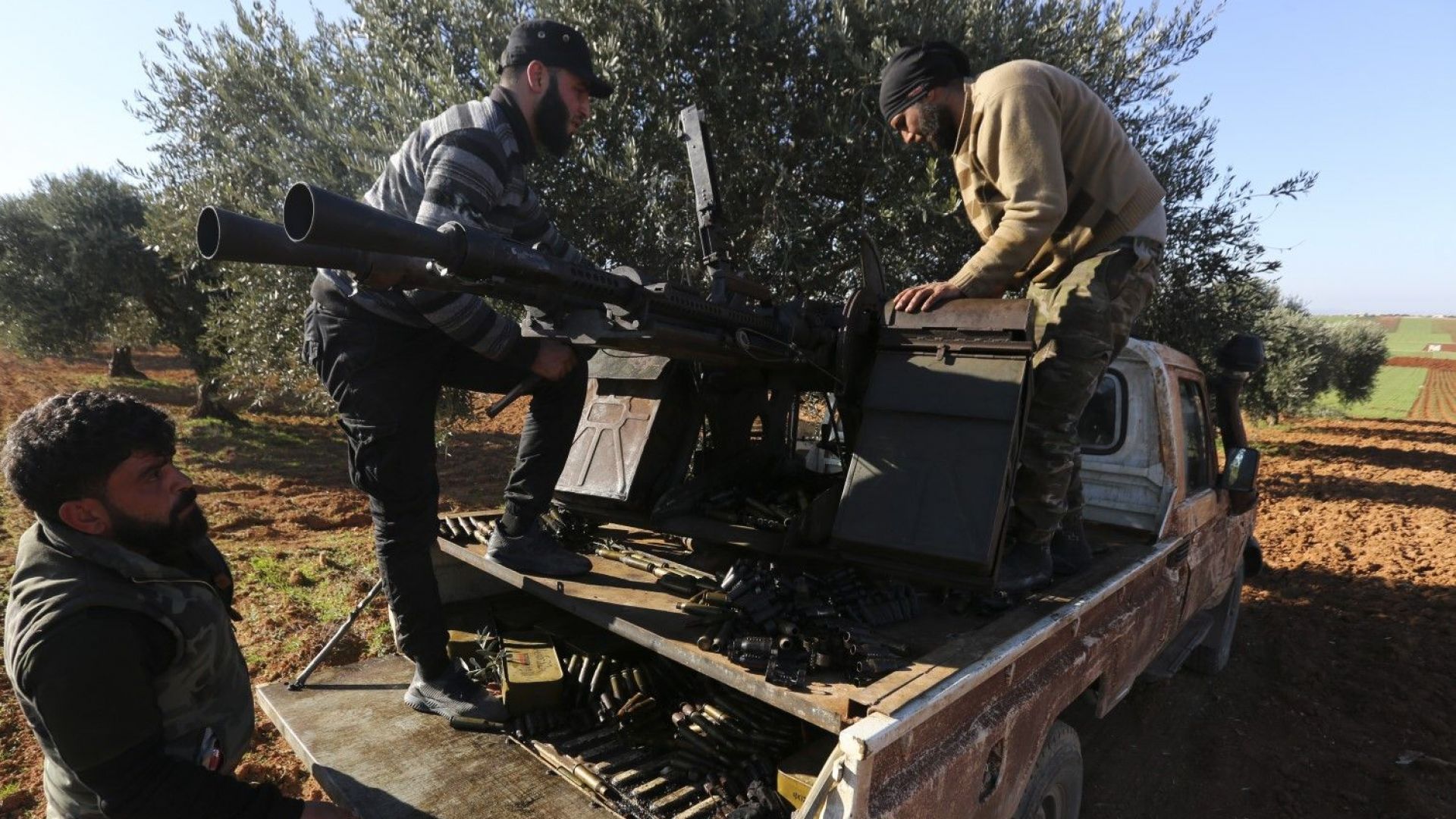 Най малко 29 турски войници бяха убити при въздушни удари в