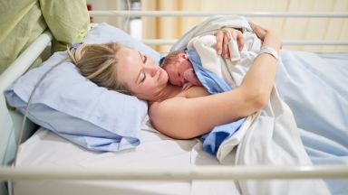 Нидерландски гинеколог е оплодил пациентки със собствена семенна течност без