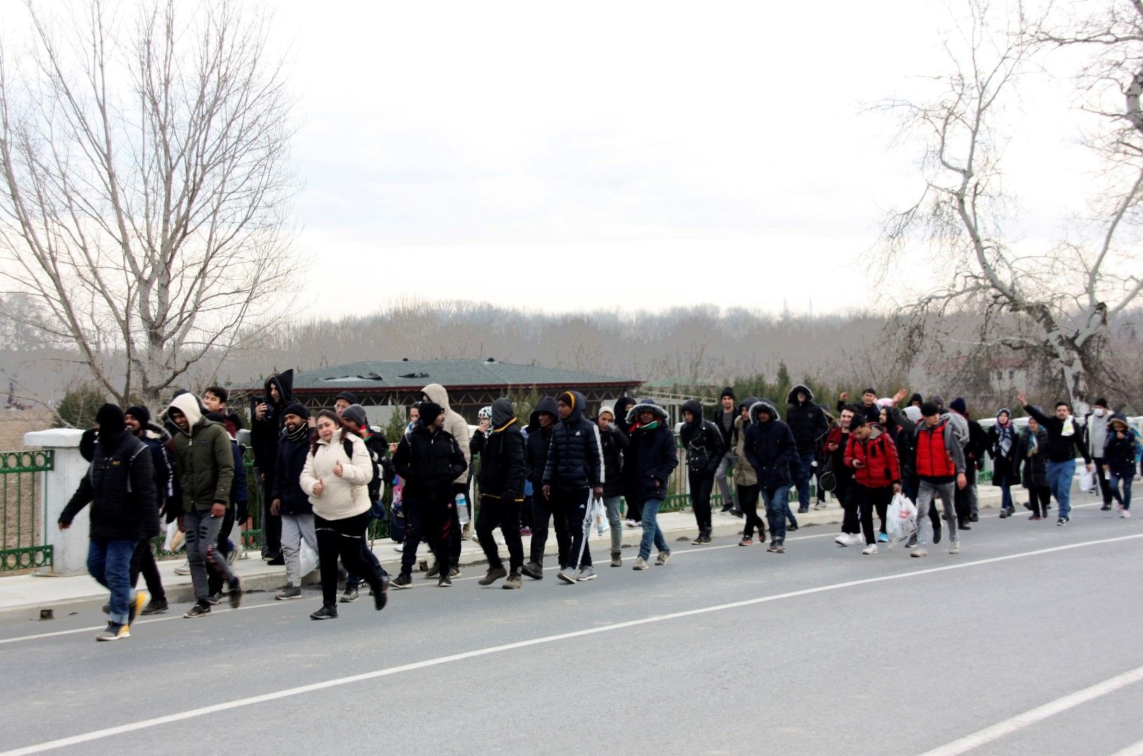 Мигрантски поток край Одрин, 28 февруари. Посоките са две: Гърция и Българияу 