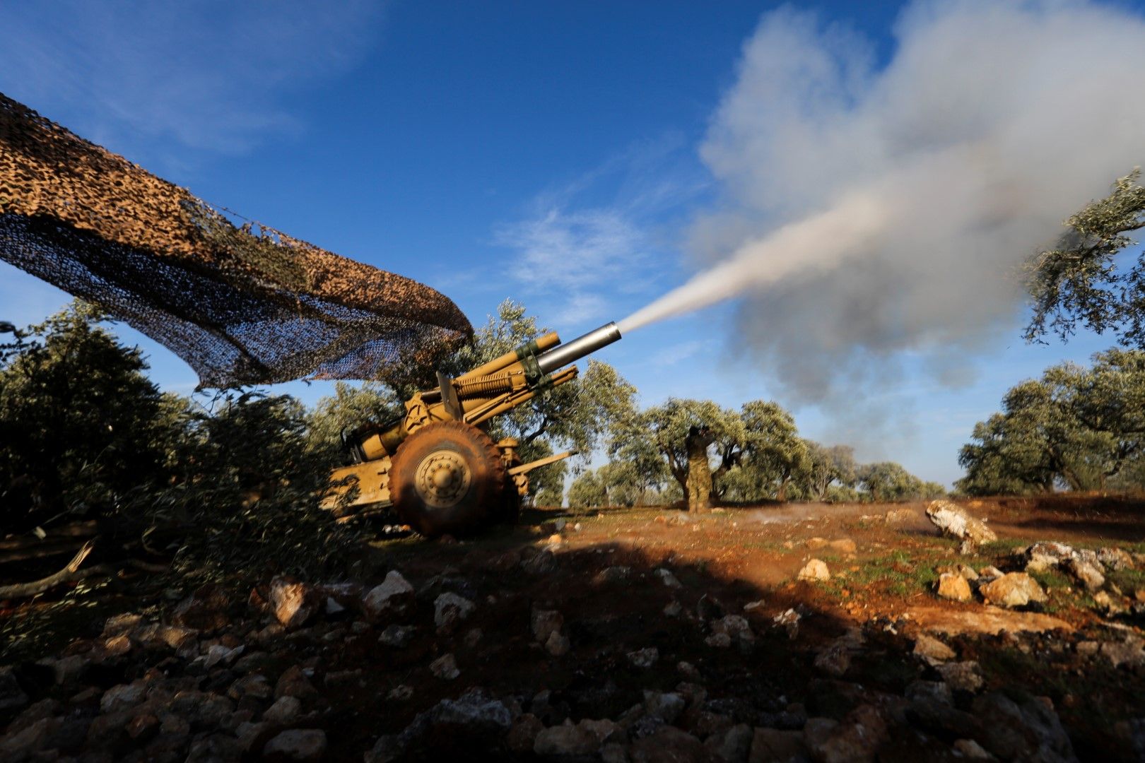Бунтовници, подкрепяни от Турция, обстрелват позиции на сирийската армия