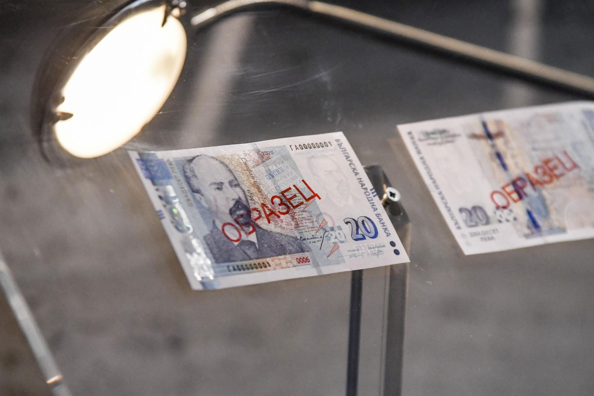 БНБ пуска в обращение третата банкнота от новата серия банкноти, която е с номинална стойност 20 лева и емисия 2020 г. 