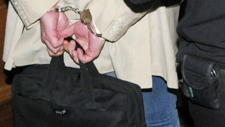 41-годишен управител на нощен клуб в центъра на Разград е