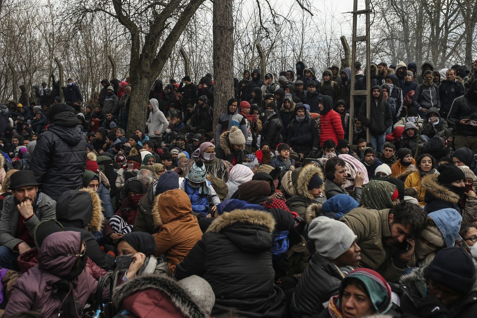 Мигранти се събират край Одрин, недалеч от границата на Турция с Гърция