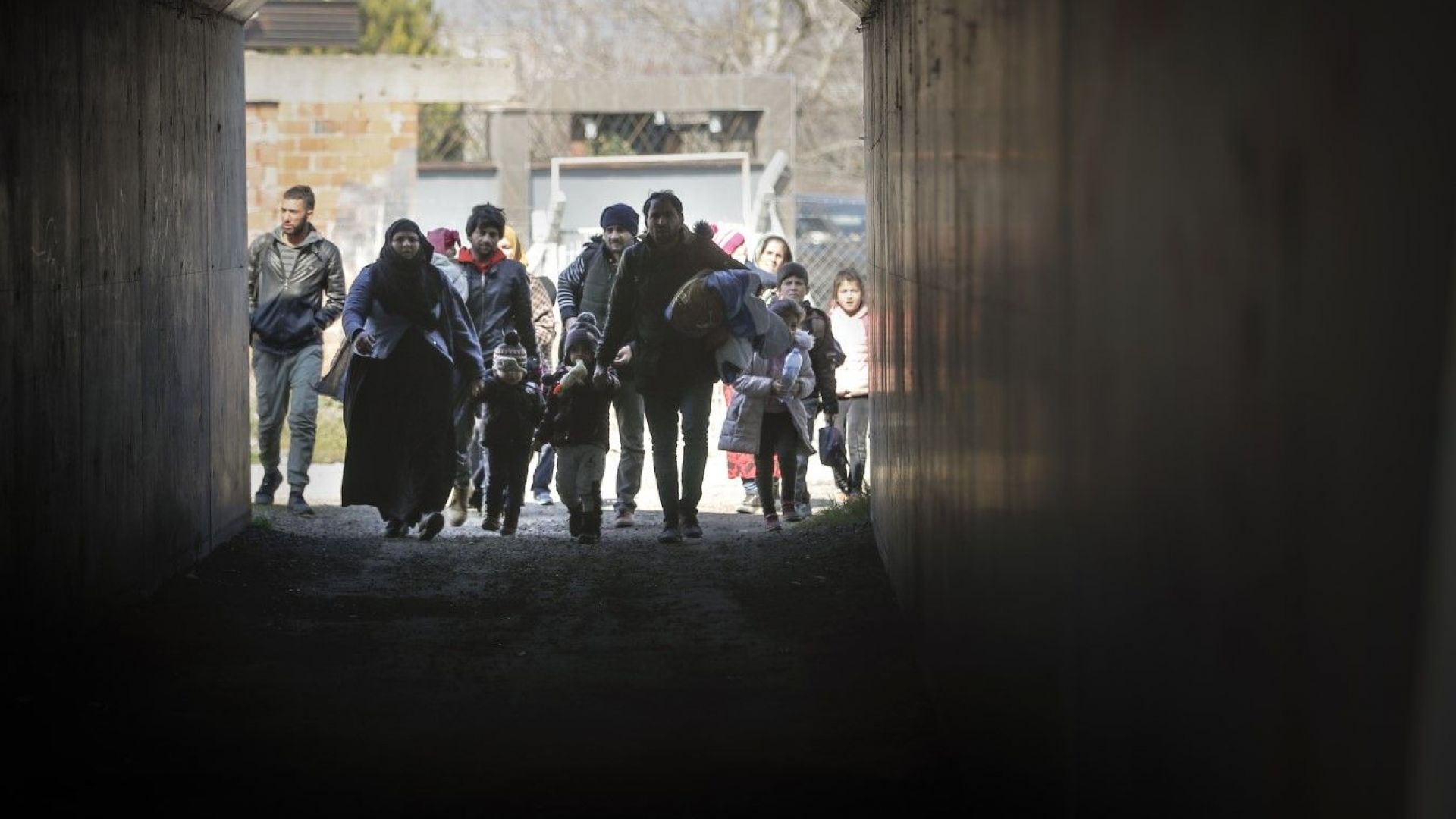 Над 100 000 бежанци са преминали границата на Турция през