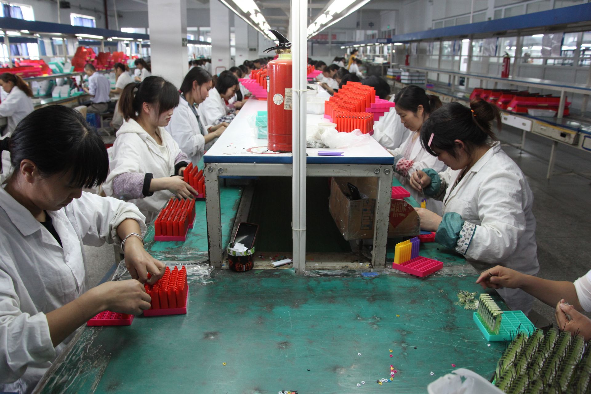 Китайските заводи заработиха с пълна сила