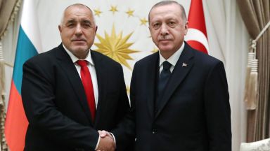 Турският президент Реджеп Тайип Ердоган е разговарял снощи по телефона