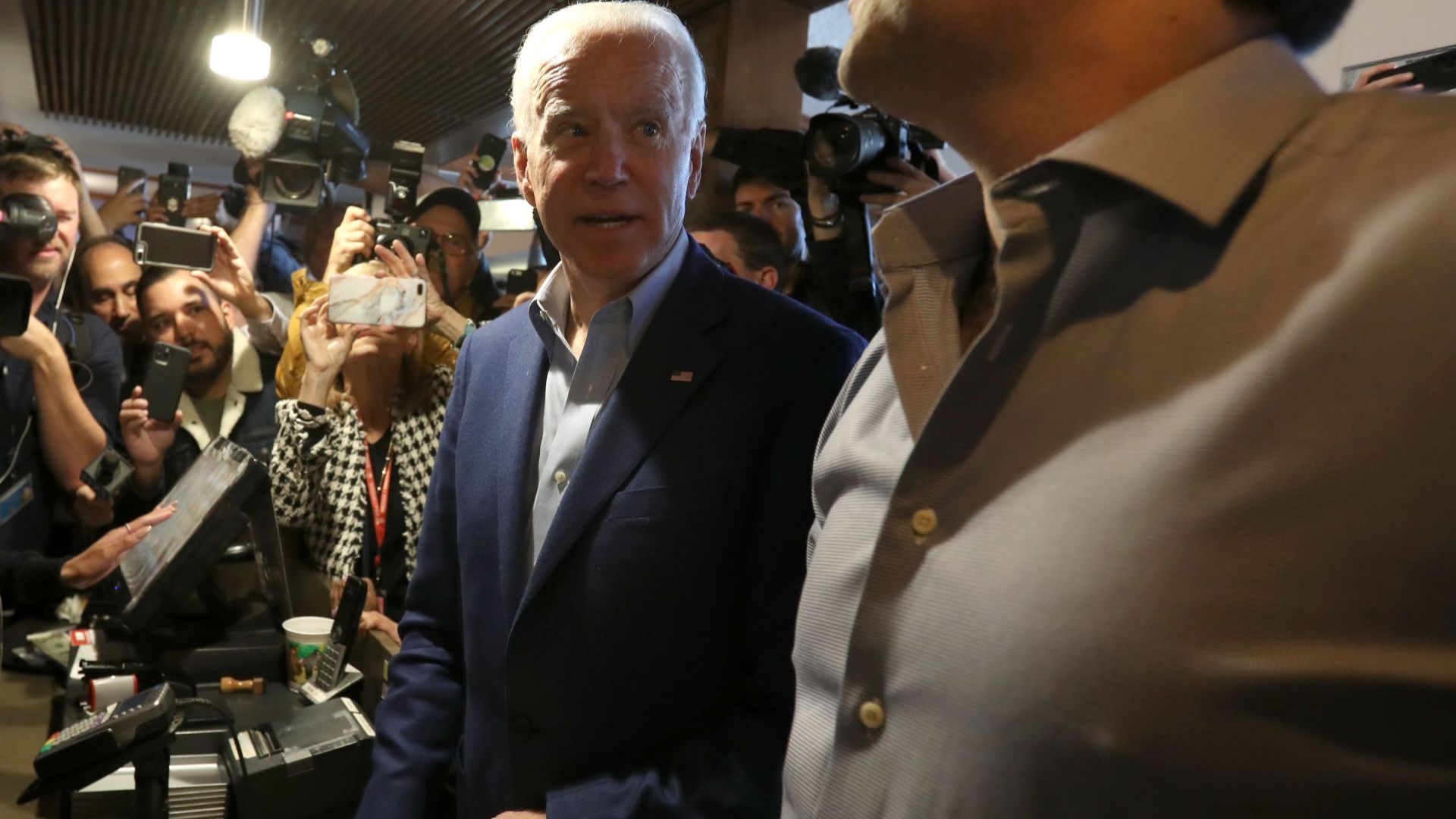 Според прогнозни резултати Джо Байдън печели първичните избори за президентската