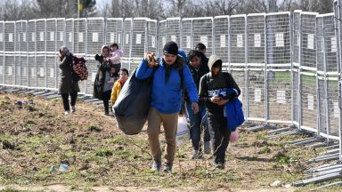Двама от всеки трима мигранти дошли в ЕС нямат право