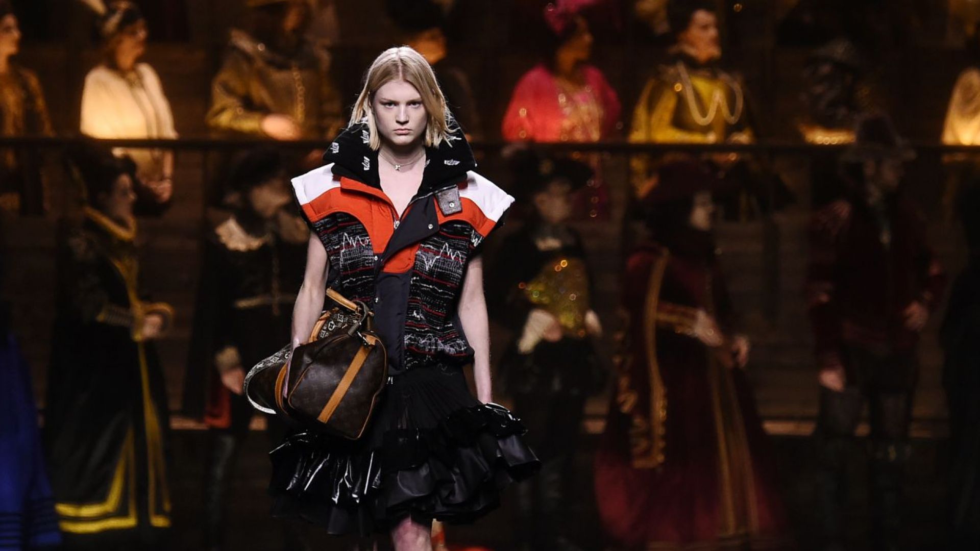 Сблъсъци на времето: Louis Vuitton закри Седмицата на модата в Париж с грандиозно шоу