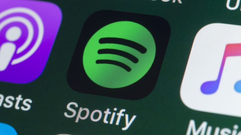 Spotify съкращава около 1500 служители