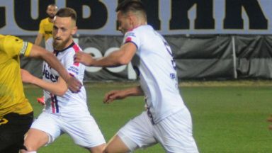 Два отбора от Втора лига развяха "бялото знаме"