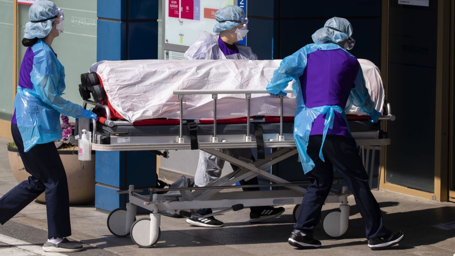 Гърция съобщи за първия си смъртен случай от новия коронавирус