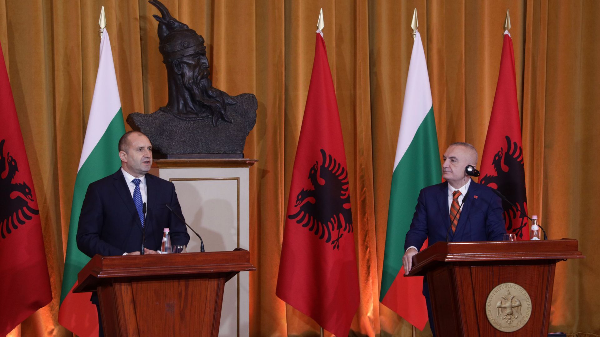 Българо-македонският спор се пренася и в Албания – нашенците там искат спешна среща с Радев