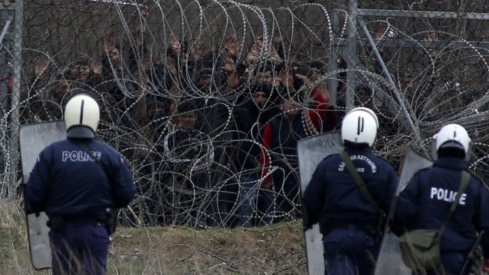 Гърция увеличава охраната при границата с Турция