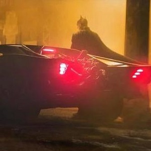 Мат Рийвс се изфука с новия батмобил