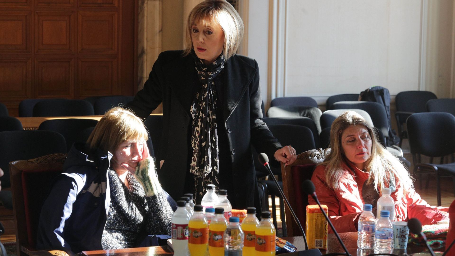 Сестрите надминаха ръба на отчаянието и се качиха високо на