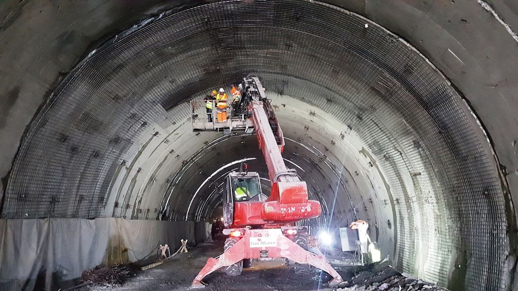 Ремонтни работи и възстановяване в тунел "Витиня" преди година - 7 март 2020 г.