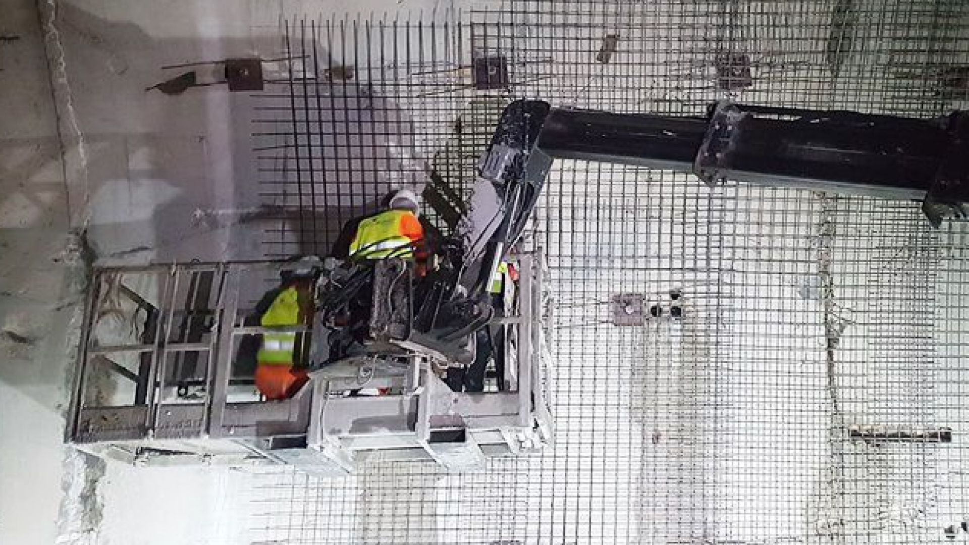 Продължават аварийно възстановителните дейности в тунела Витиня на АМ Хемус съобщиха