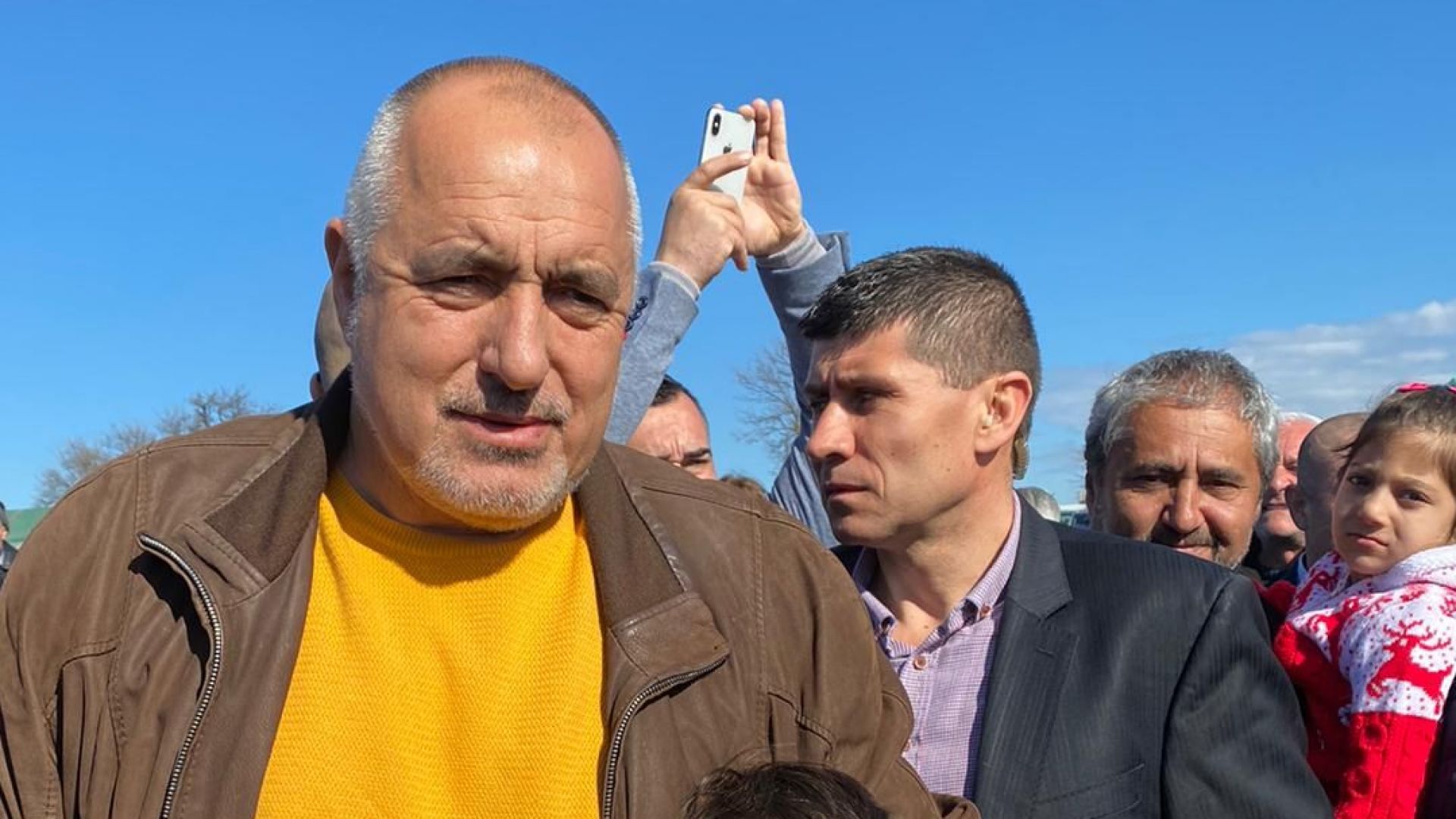 Виж още Барикадиралите се медицински сестри излязоха от Народното събрание