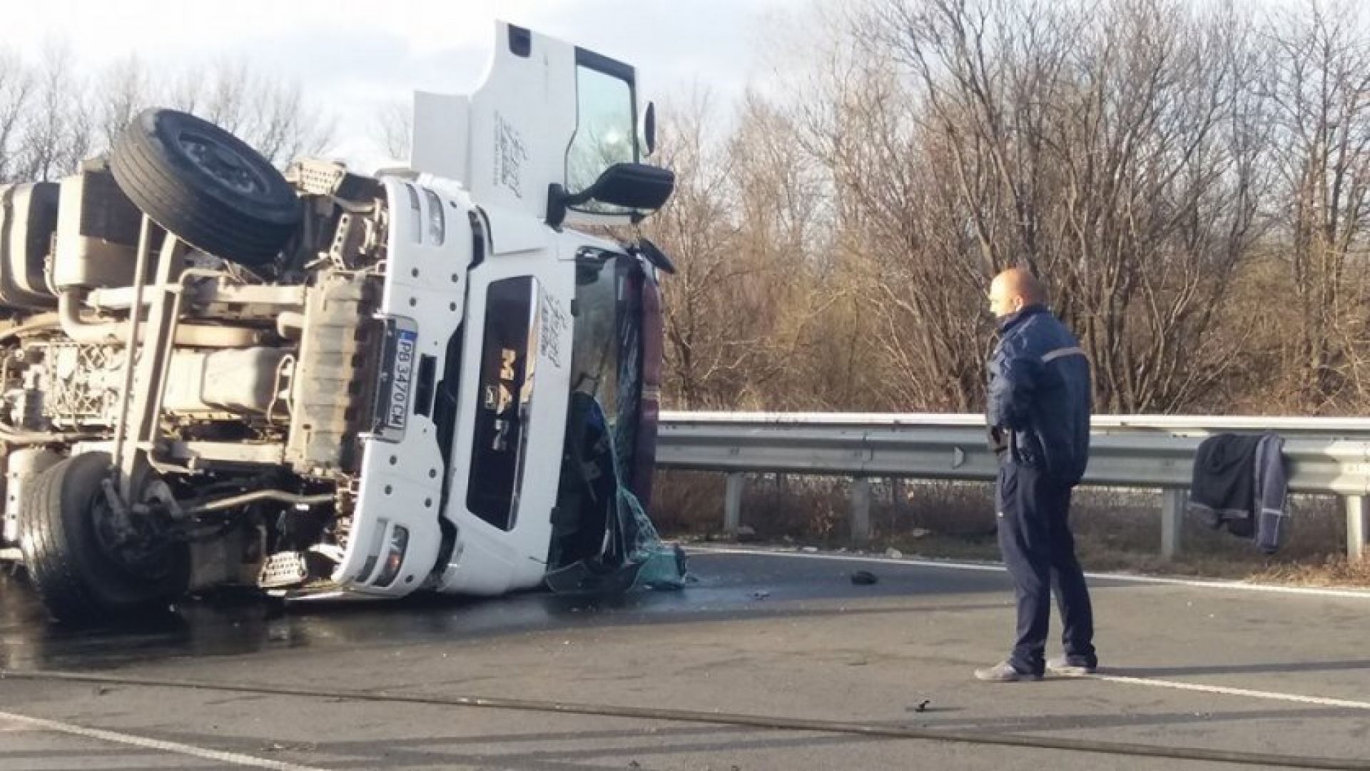 Тежкотоварен камион се обърна тази сутрин в Пловдив Инцидентът е