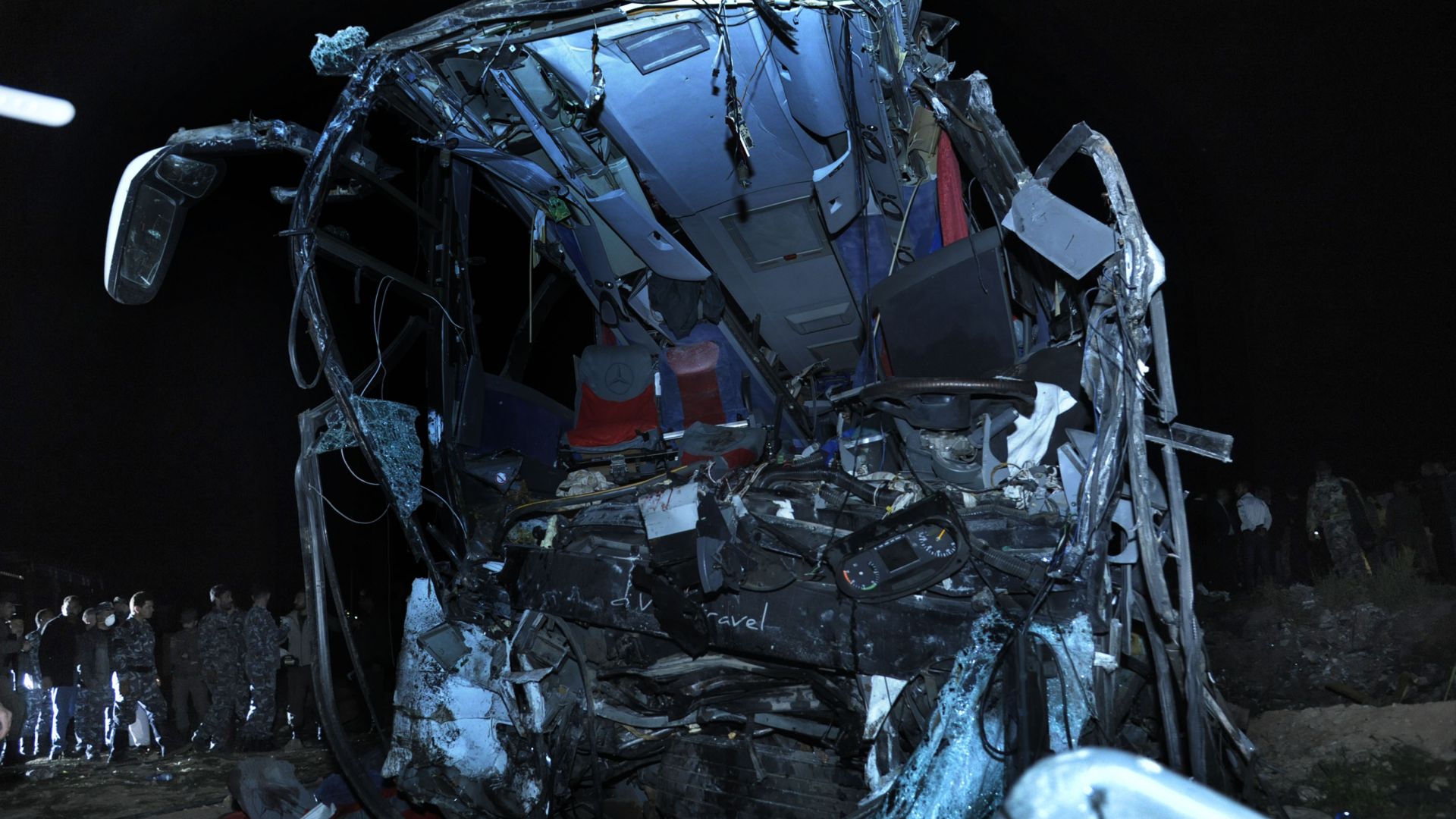 Най малко 32 души загинаха във верижна катастрофа с участието на