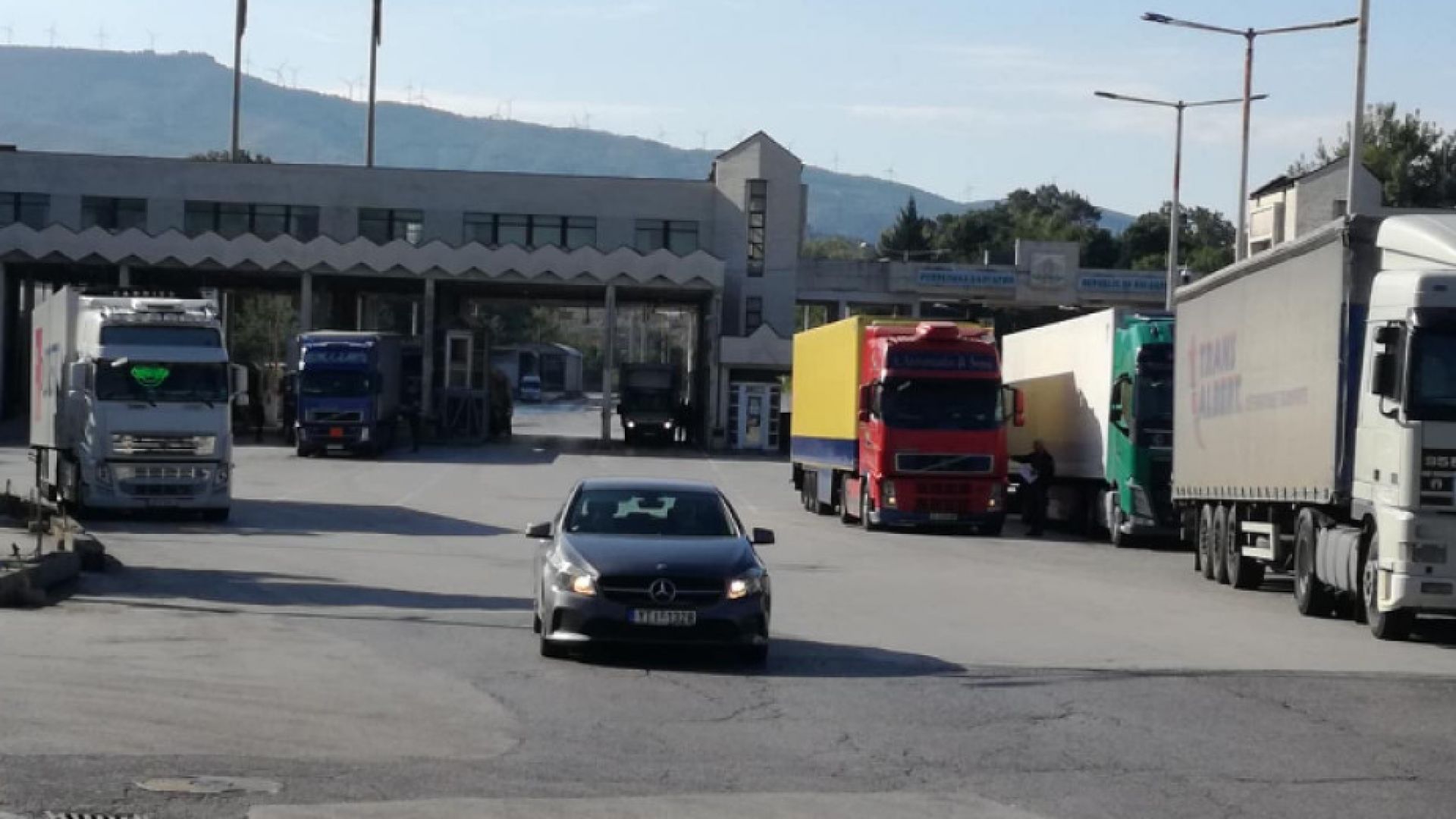 Граничният пункт с Гърция Кулата бе блокиран от тежкотоварни автомобили