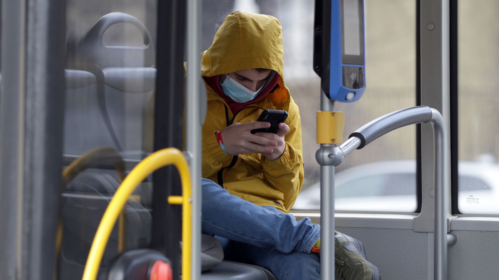 Започват масови проверки за маски в столичния градски транспорт 