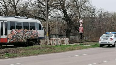 Международният влак от Букурещ блъсна пешеходец в Русе (снимки)
