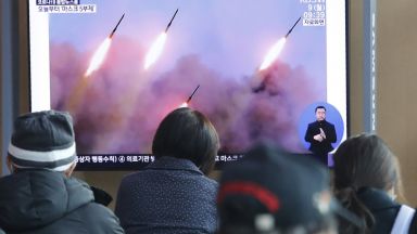 Северна Корея отново изстреля ракета към Японско море (видео)