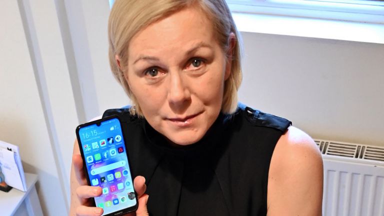Англичанка смята, че телефон на Huawei е спасил живота й