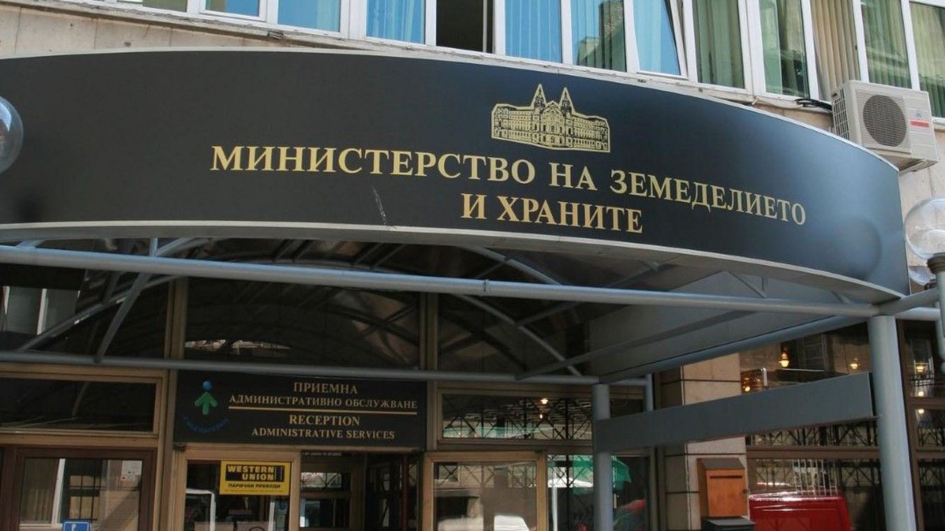 Прокурори от Върховна касационна прокуратура съвместно със служители на Главна