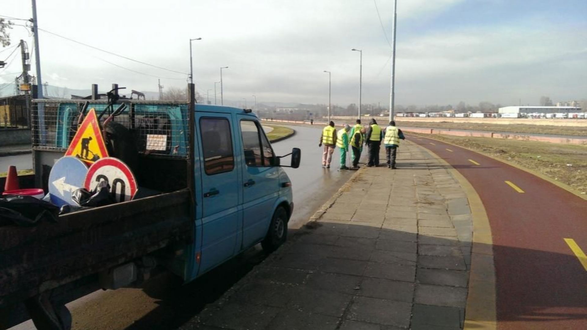 Почистването на дъждоприемните шахти в Пловдив продължава по график Поддържането