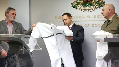 Български фирми започват производство на плат и защитни облека за медицинските екипи