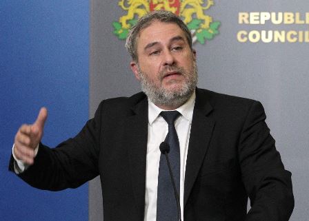 Независимите кина искат оставката на Боил Банов