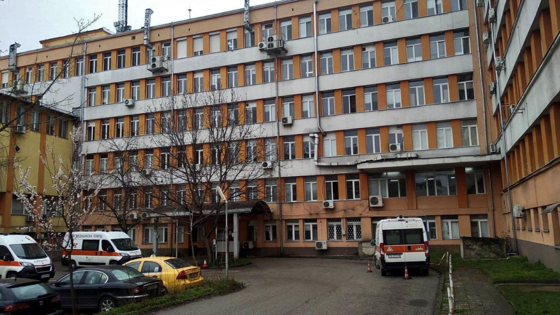 След 7 часа обиколка по кабинети: 69-годишен мъж издъхна в УМБАЛ-Плевен