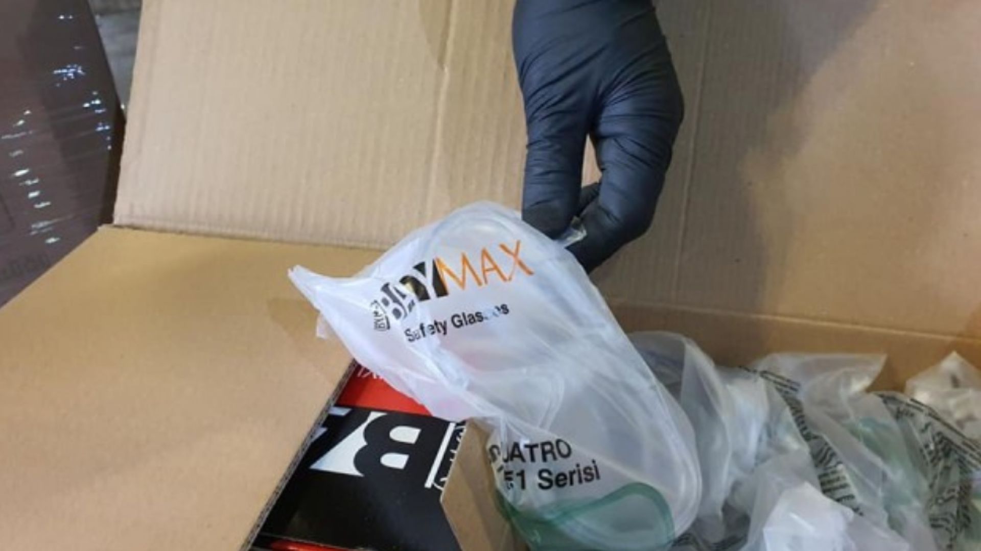 Пристигна първият ТИР с предпазни средства за България от Турция