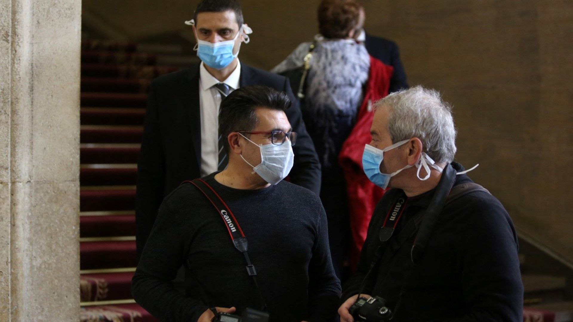 С безпрецедентни мерки за здравна сигурност на депутатите заради коронавируса