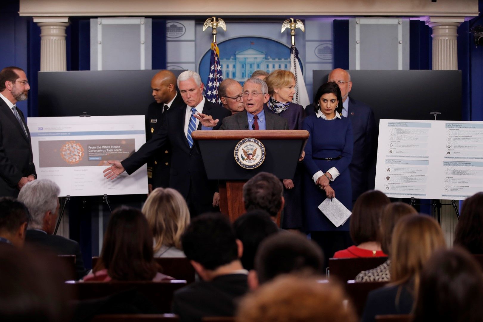 Високопоставени американски представители дават брифинг пред медиите за разпространението на коронавируса в САЩ, 10 март