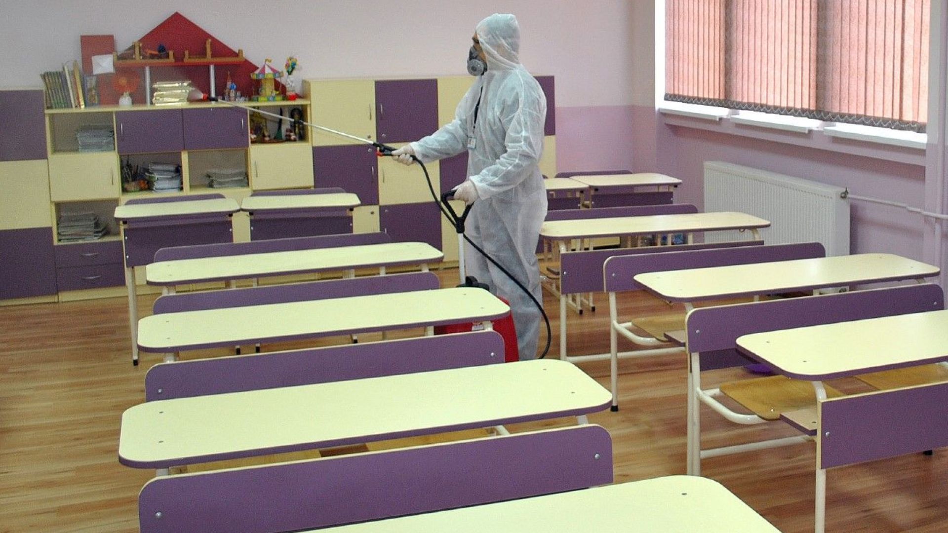 Община Бургас осигури електронни дистанционни термометри за всичките 49 училища