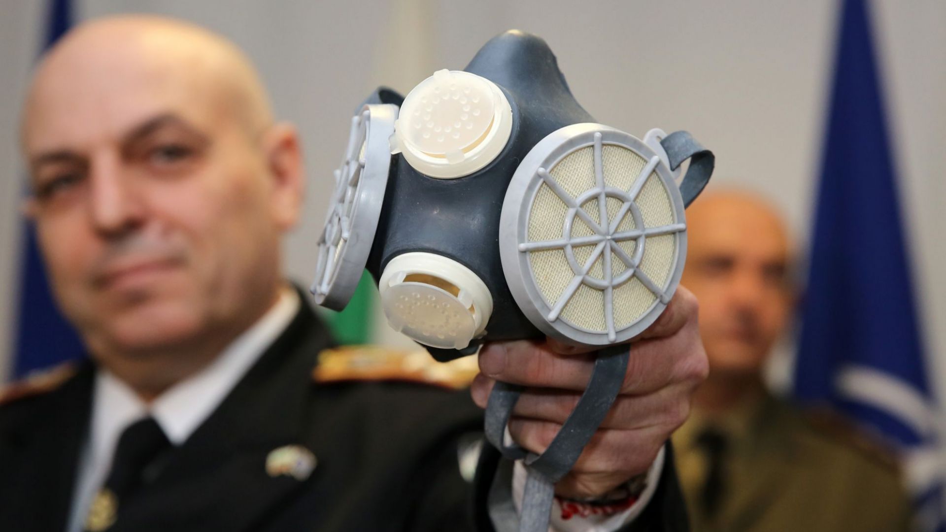 Институтът по отбрана към БАН представи респираторните маски с които