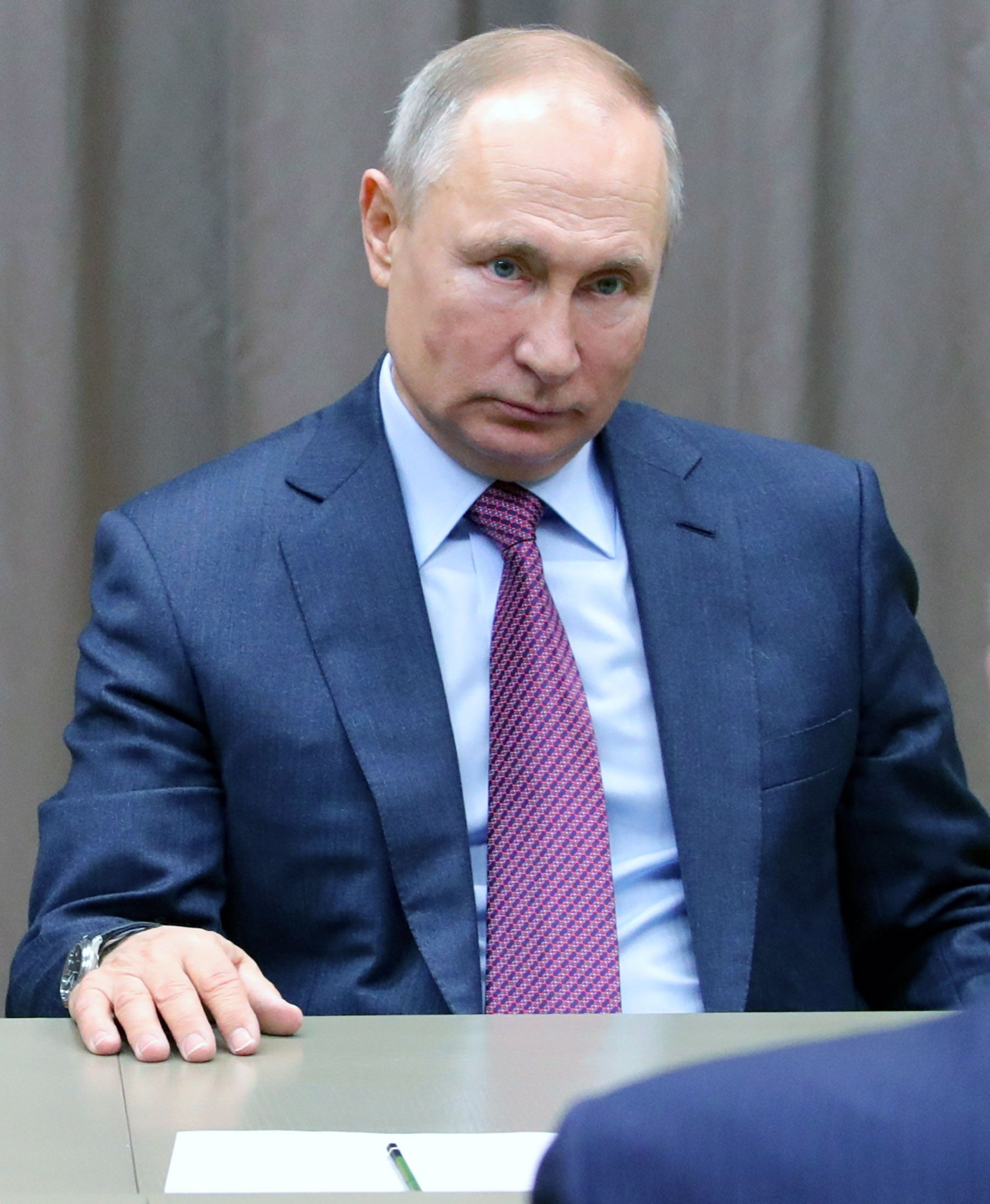 Теоретично Владимир Путин може да остане на президентския пост до далечната 2036 г., когато ще бъде на 84 години