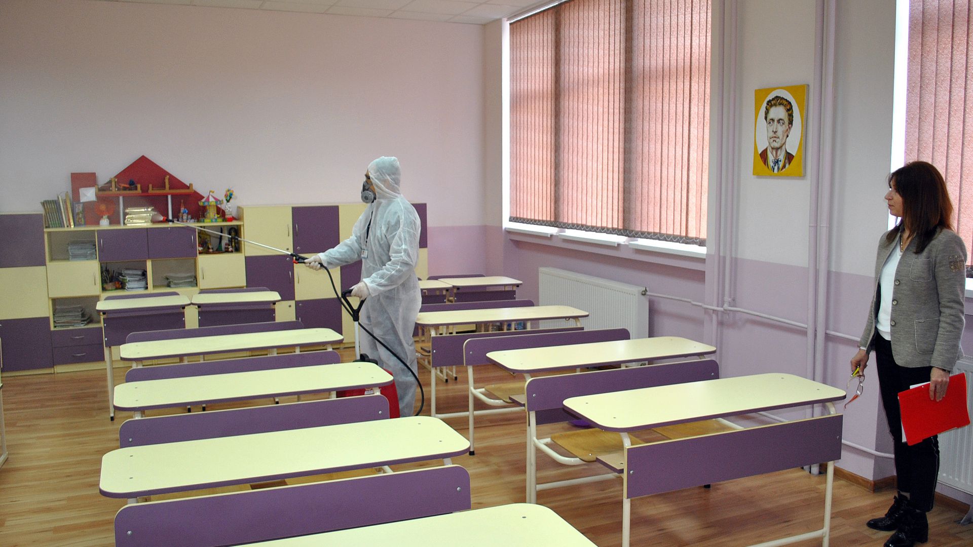 Министърът на образованието и науката Красимир Вълчев издаде заповеди за