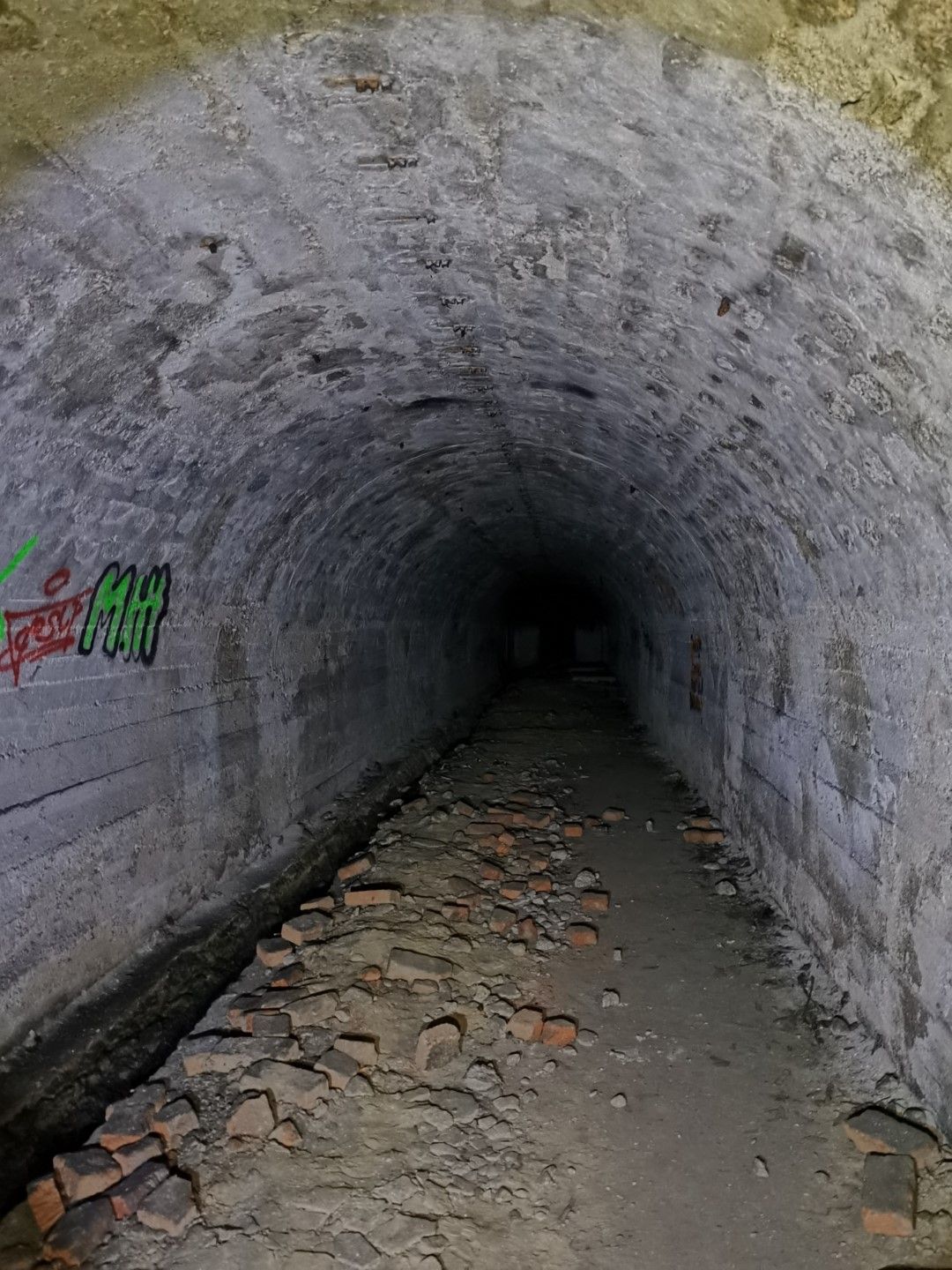 Под ж.к. "Лагера" има лабиринт от тунели