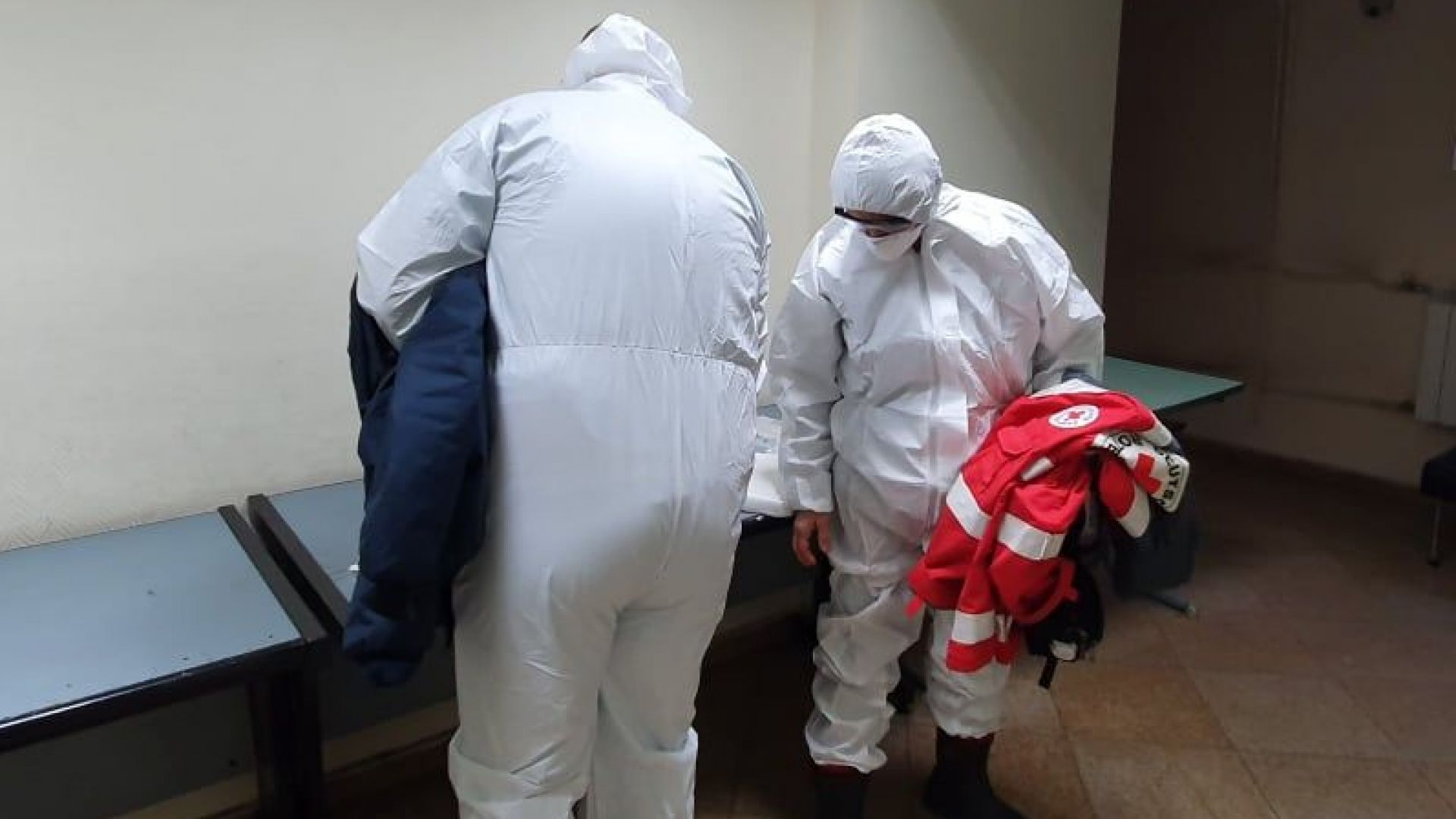 Втора вечер българите в цялата страна аплодираха медиците ни а