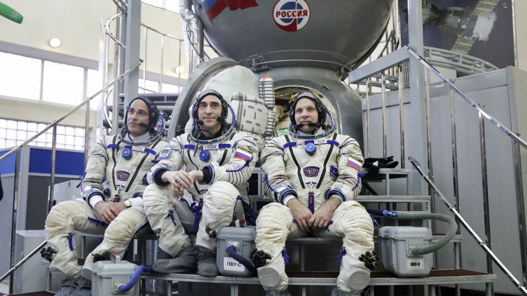 Космонавтите се подлагат на карантина преди мисия към МКС