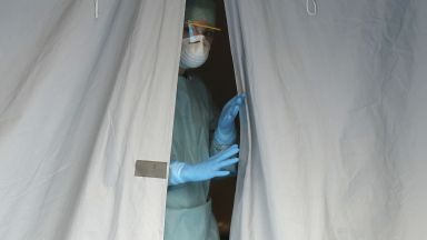 Сърдечен хирург с коронавирус е заразил колеги във Финландия 