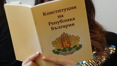 КС образува дело и по жалбата на депутати от опозицията срещу промените в Конституцията